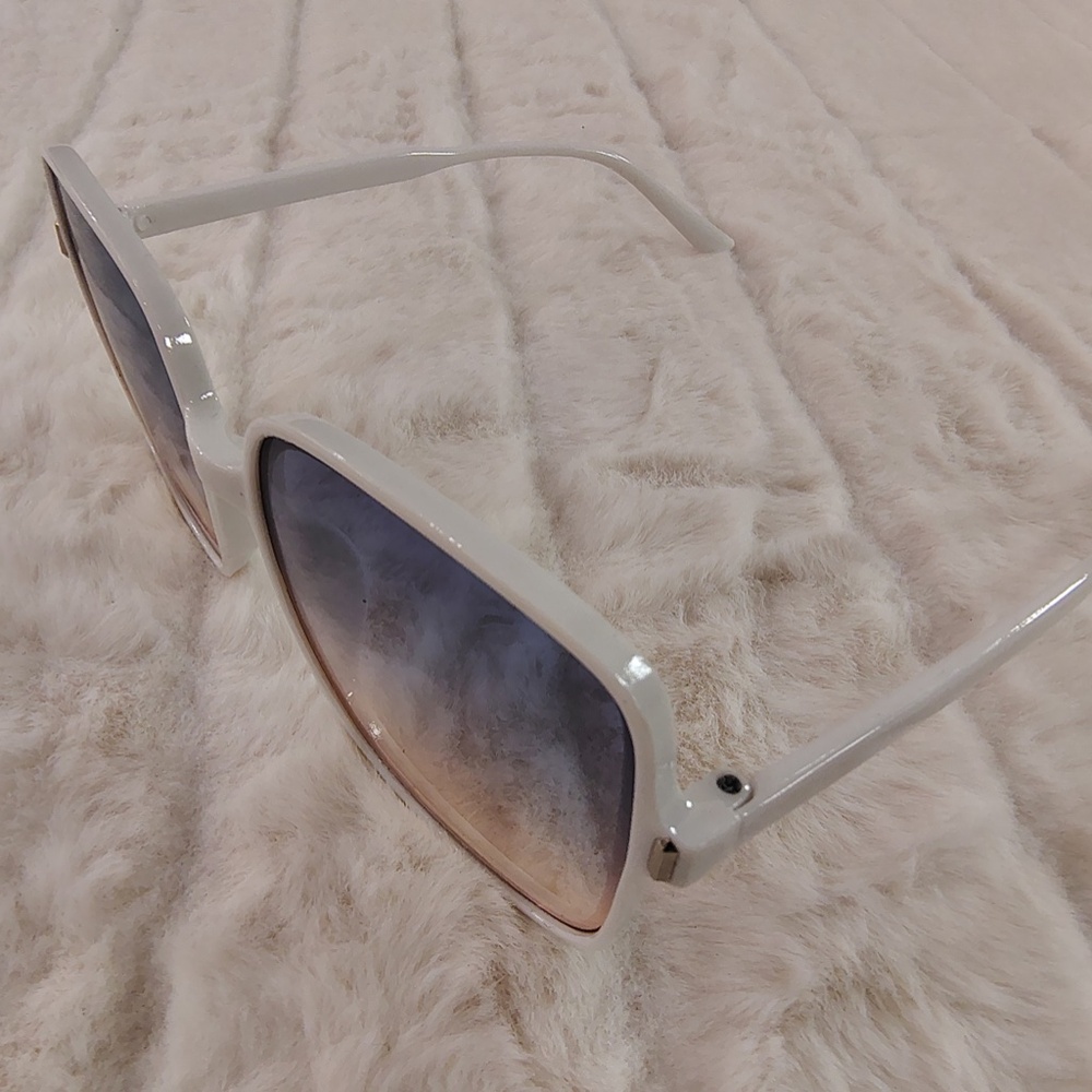 sunglasses - Picture 2 of 3